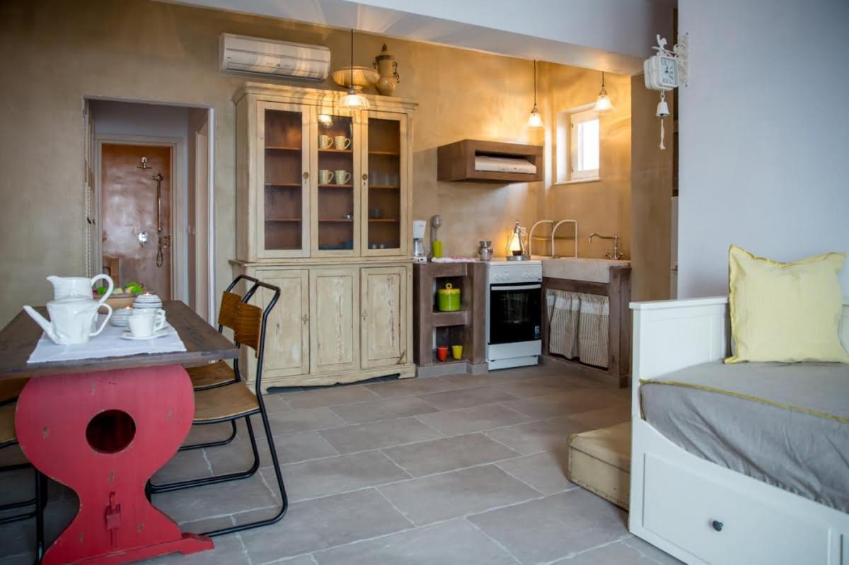 Chic & Modern Apartments With Swim Access Chalki Town Buitenkant foto